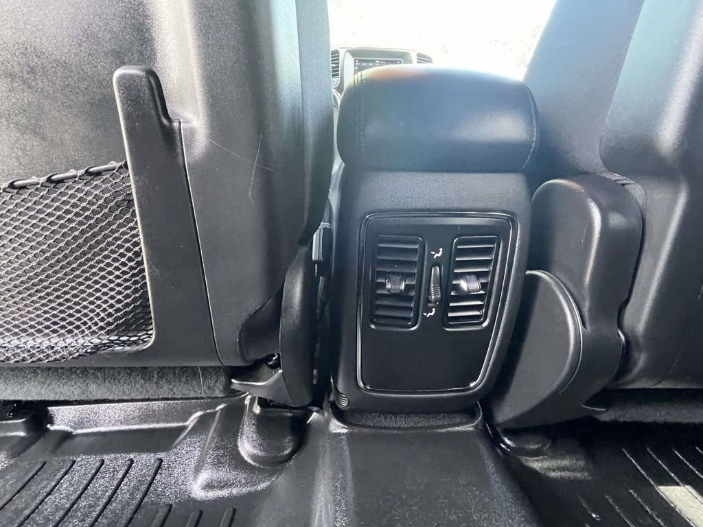Used 2020 Jeep Grand Cherokee Laredo AWD/4WD image 18