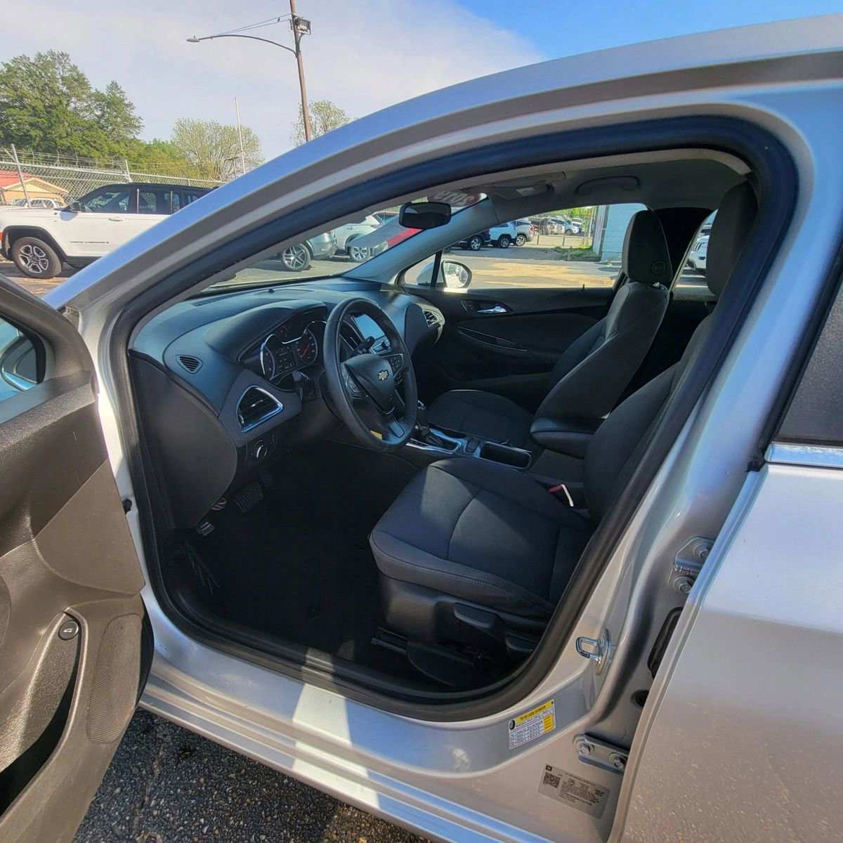 Used 2019 Chevrolet Cruze LT image 9