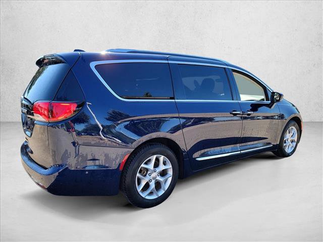 Used 2018 Chrysler Pacifica Touring-L Plus w/ Advanced Safetytec Group FWD image 5