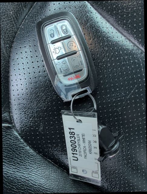 Used 2019 Chrysler Pacifica Touring-L image 22