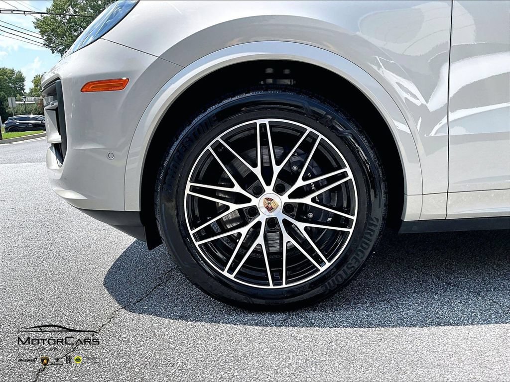 Used 2026 Porsche Cayenne AWD/4WD image 9
