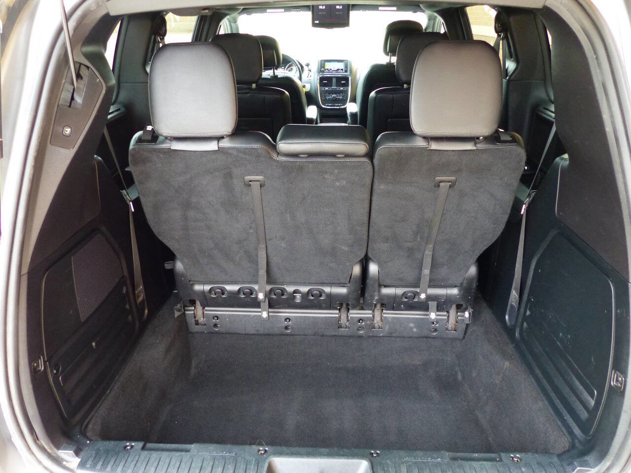 Used 2016 Dodge Grand Caravan R/T w/ Driver Convenience Group image 20