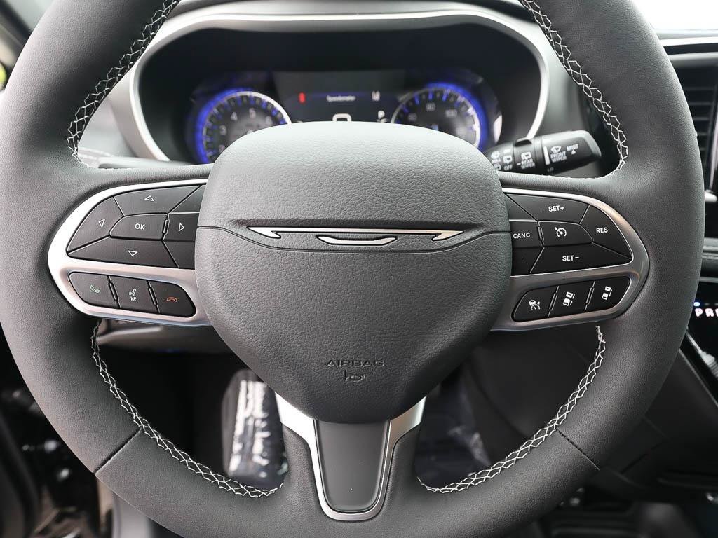 New 2027 Chrysler Pacifica Select AWD/4WD image 13