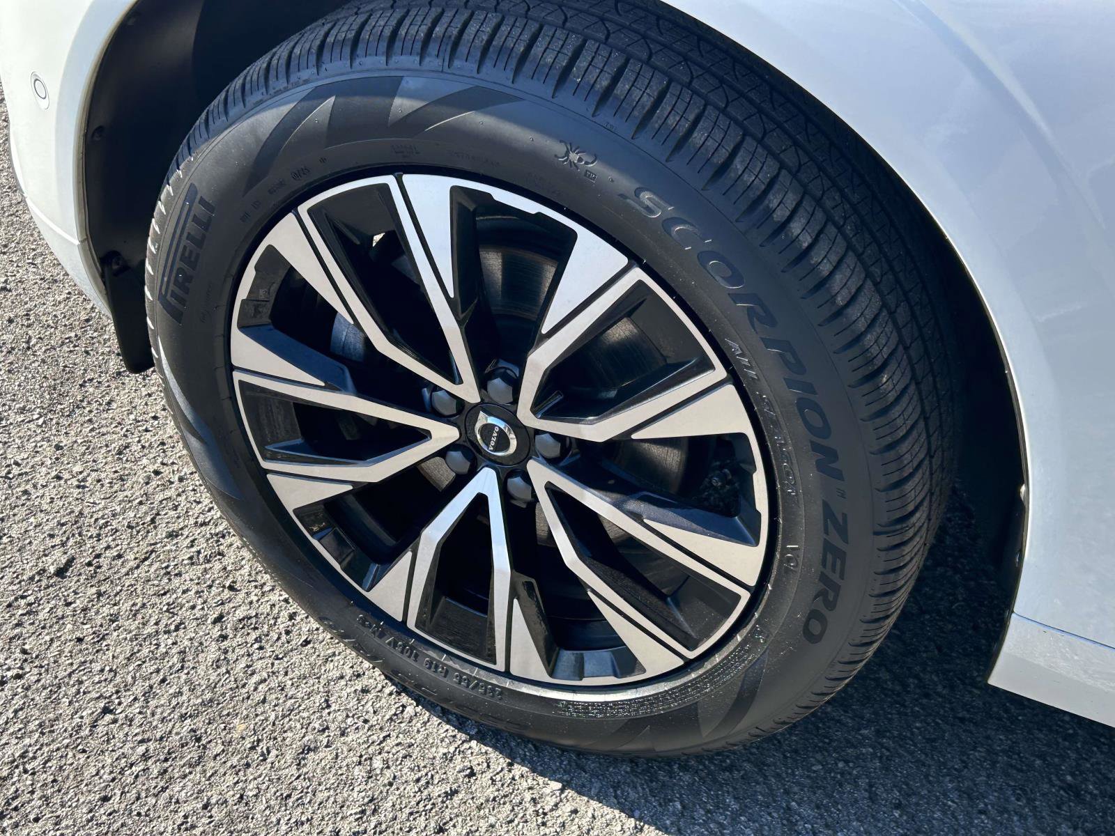 Certified 2023 Volvo XC60 B5 Plus w/ Climate Package image 9