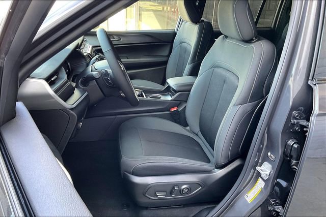 New 2026 Jeep Grand Cherokee Laredo image 8