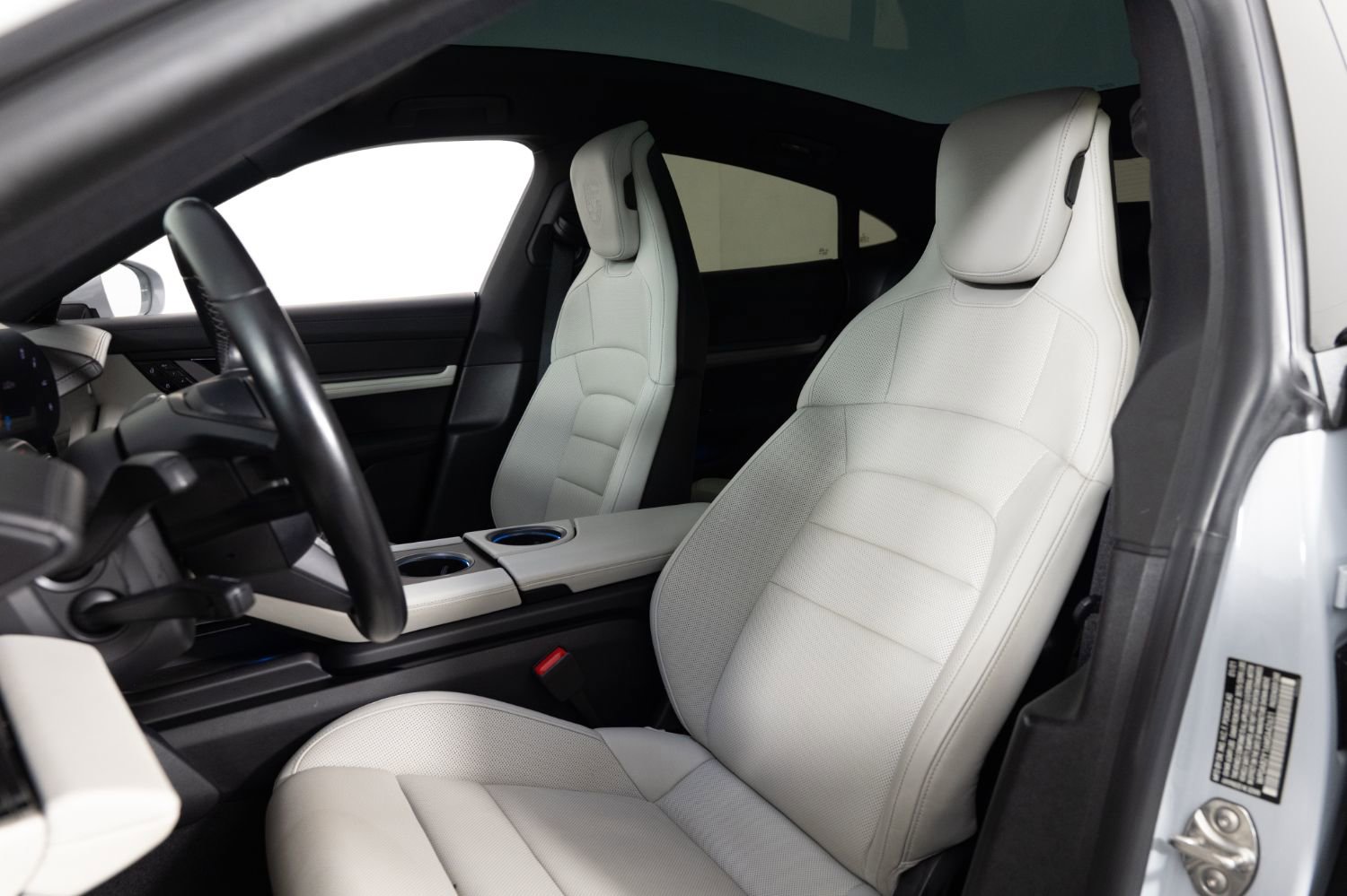 Used 2021 Porsche Taycan 4S w/ Premium Package image 15