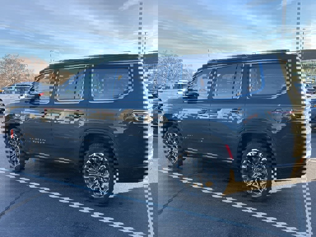 Used 2024 Jeep Grand Wagoneer Series III image 10