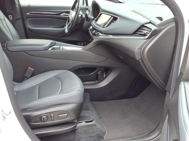 Used 2023 Buick Enclave Essence image 2