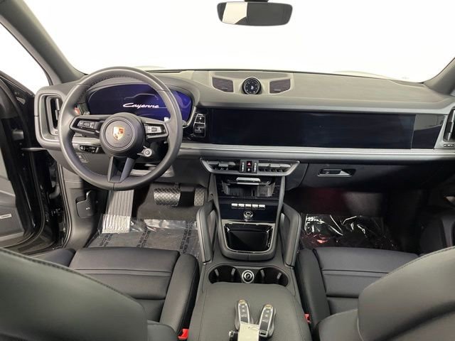 Used 2025 Porsche Cayenne image 41