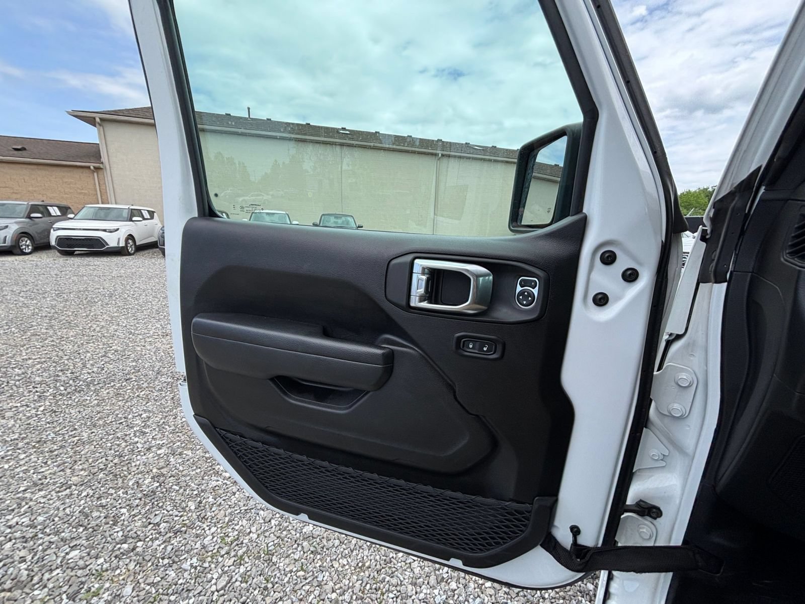 Used 2025 Jeep Wrangler Unlimited Sport AWD/4WD image 18