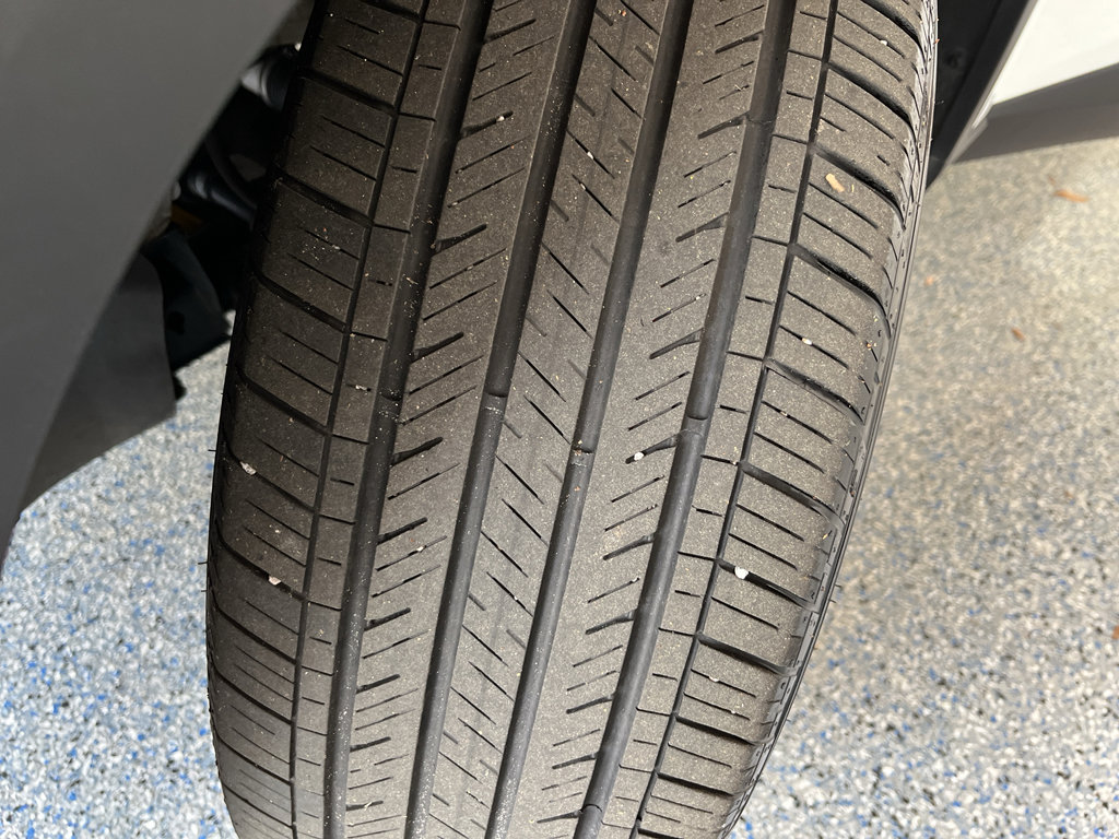 Used 2024 Chevrolet Trax RS w/ Sunroof Package FWD image 27