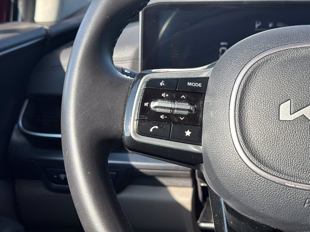Used 2026 Kia Carnival FWD image 30
