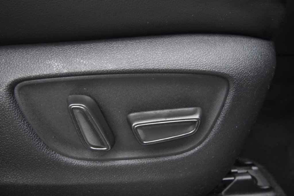 Used 2020 Toyota Highlander XLE AWD/4WD image 24
