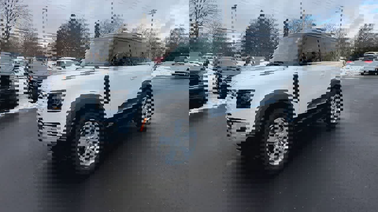 Used 2025 Land Rover Defender 90 S image 4