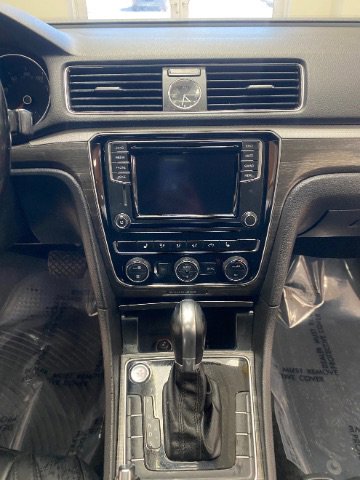 Used 2017 Volkswagen Passat 1.8T SE image 21