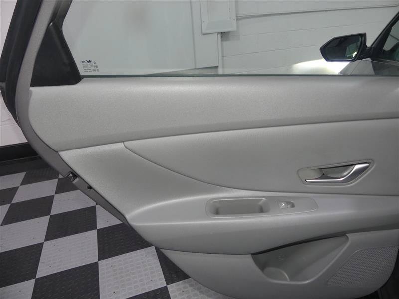 Used 2022 Hyundai Elantra SEL w/ Convenience + Premium Package FWD image 25
