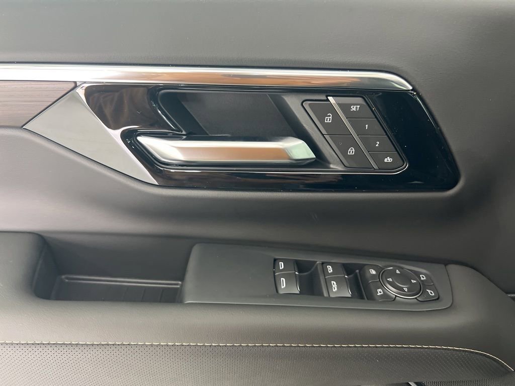 New 2026 Chevrolet Suburban Premier image 22