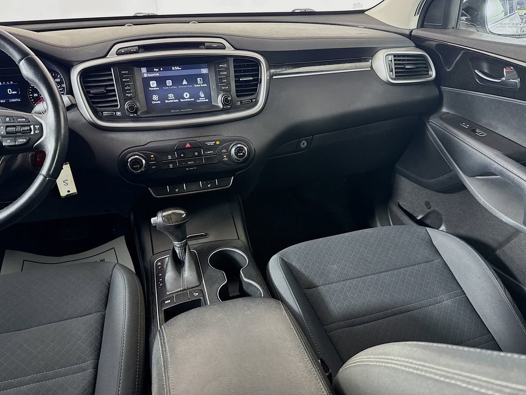 Used 2017 Kia Sorento LX w/ LX Convenience Package image 26