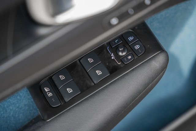 Used 2022 Volvo C40 P8 Recharge Ultimate image 38