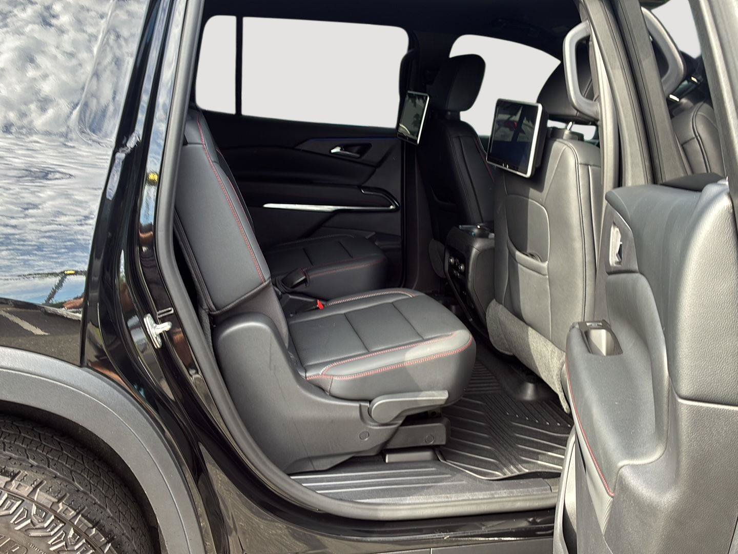 Used 2024 Chevrolet Traverse Z71 AWD/4WD image 16