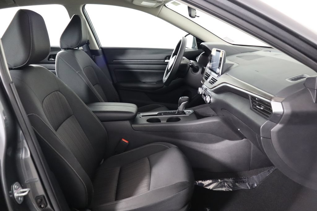 Used 2025 Nissan Altima 2.5 SV FWD image 18