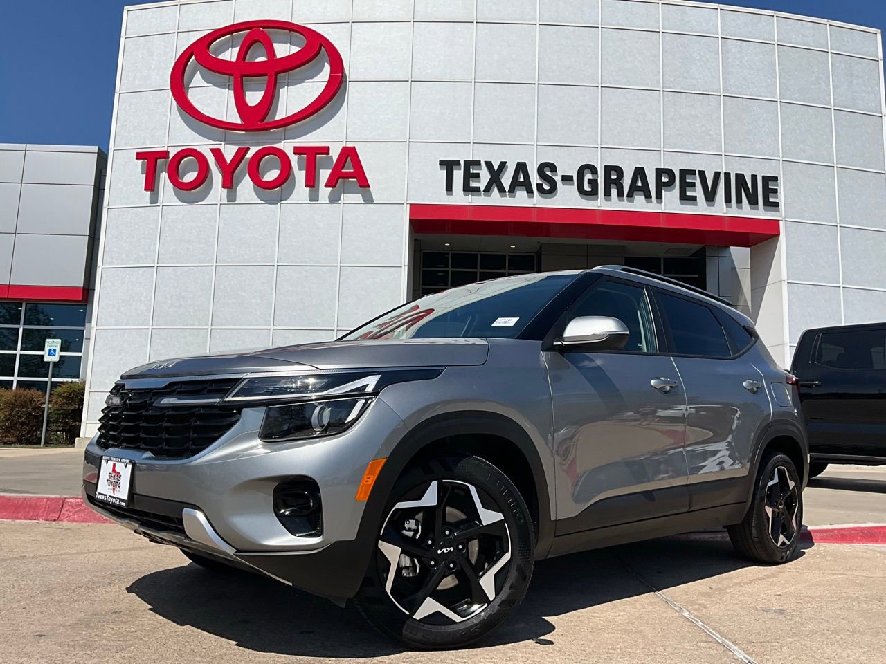 Used 2025 Kia Seltos S image 2