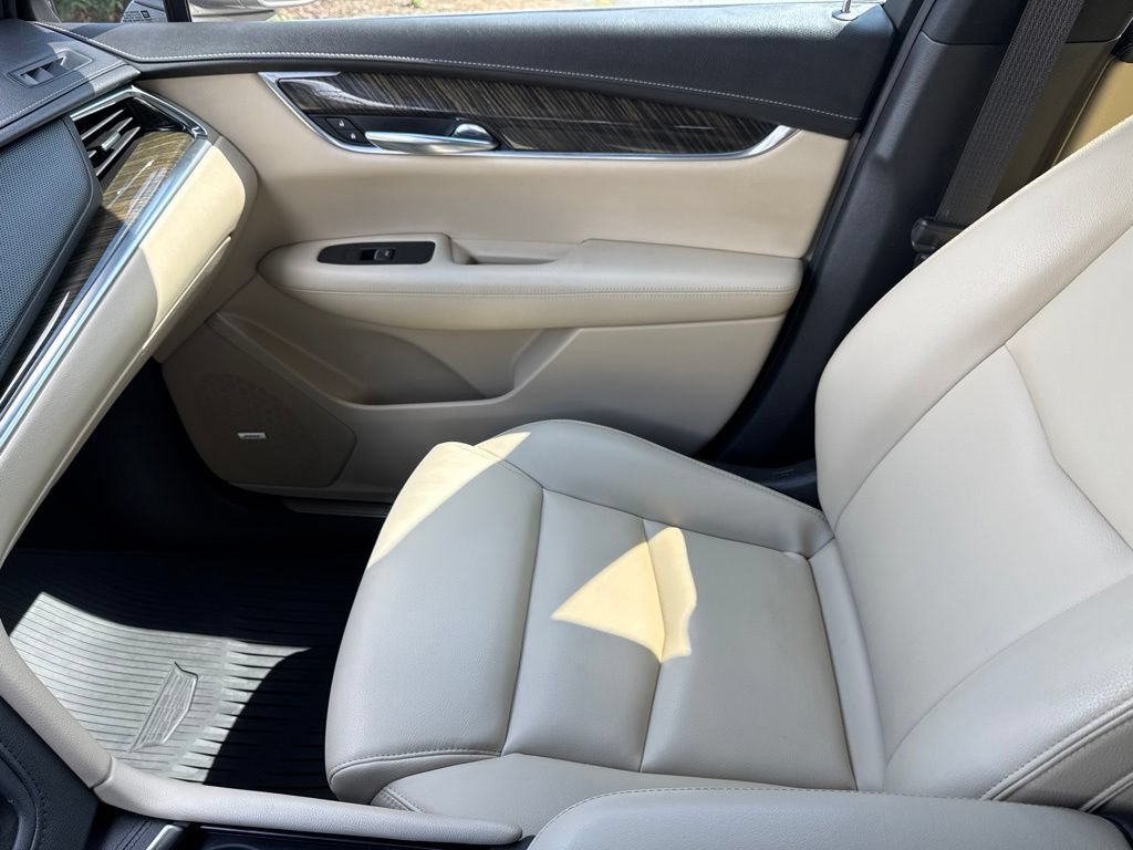 Used 2017 Cadillac XT5 FWD image 21