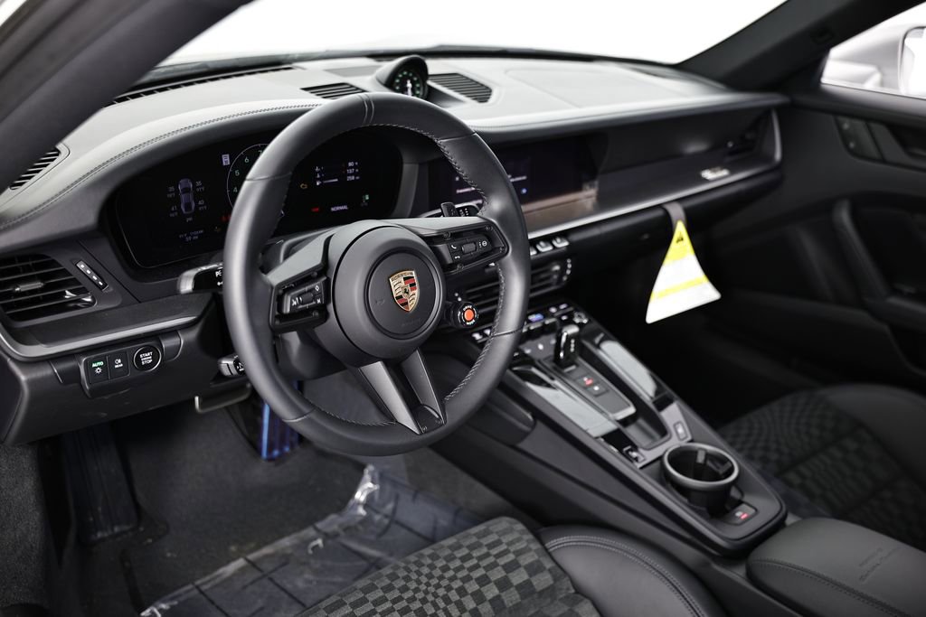 Used 2026 Porsche 911 Carrera RWD image 4
