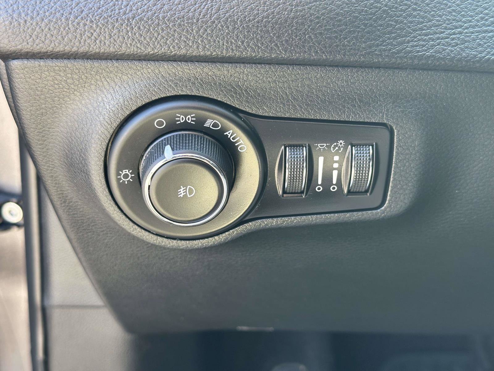 Used 2018 Jeep Compass Latitude w/ Popular Equipment Group image 21