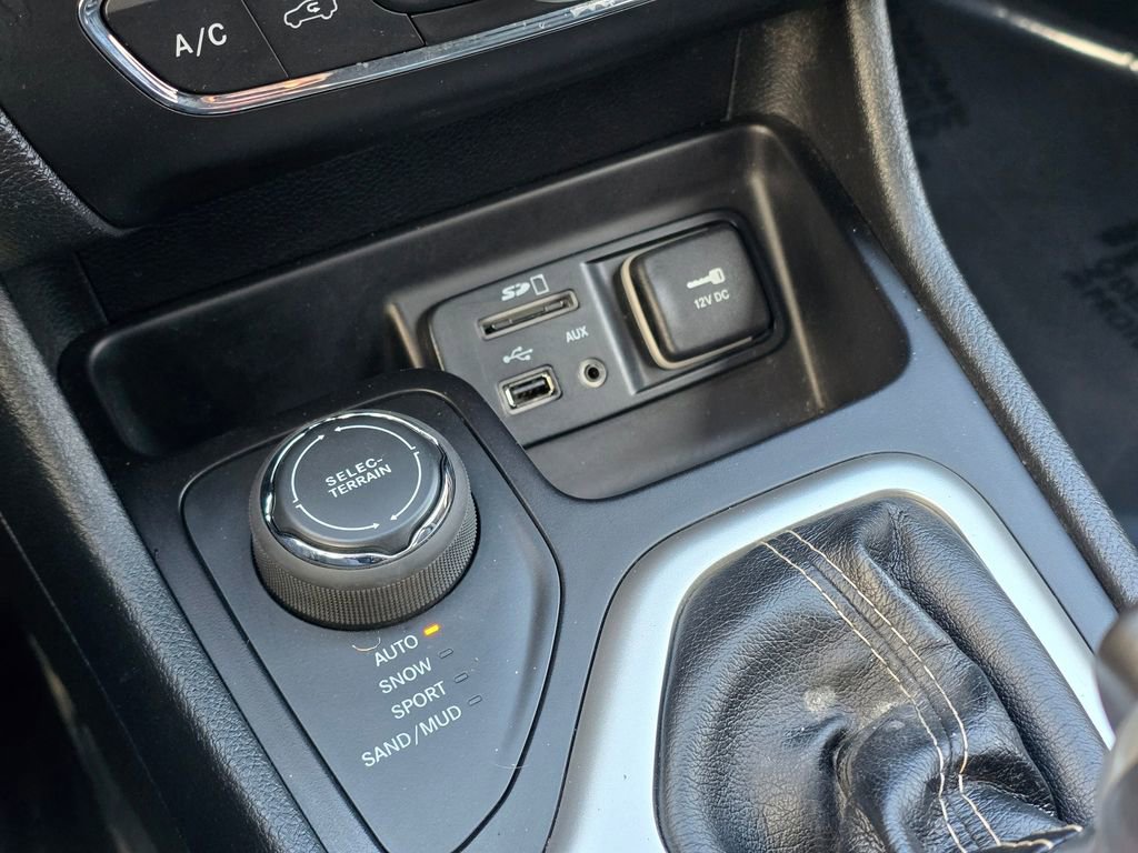 Used 2018 Jeep Cherokee Latitude Plus image 33