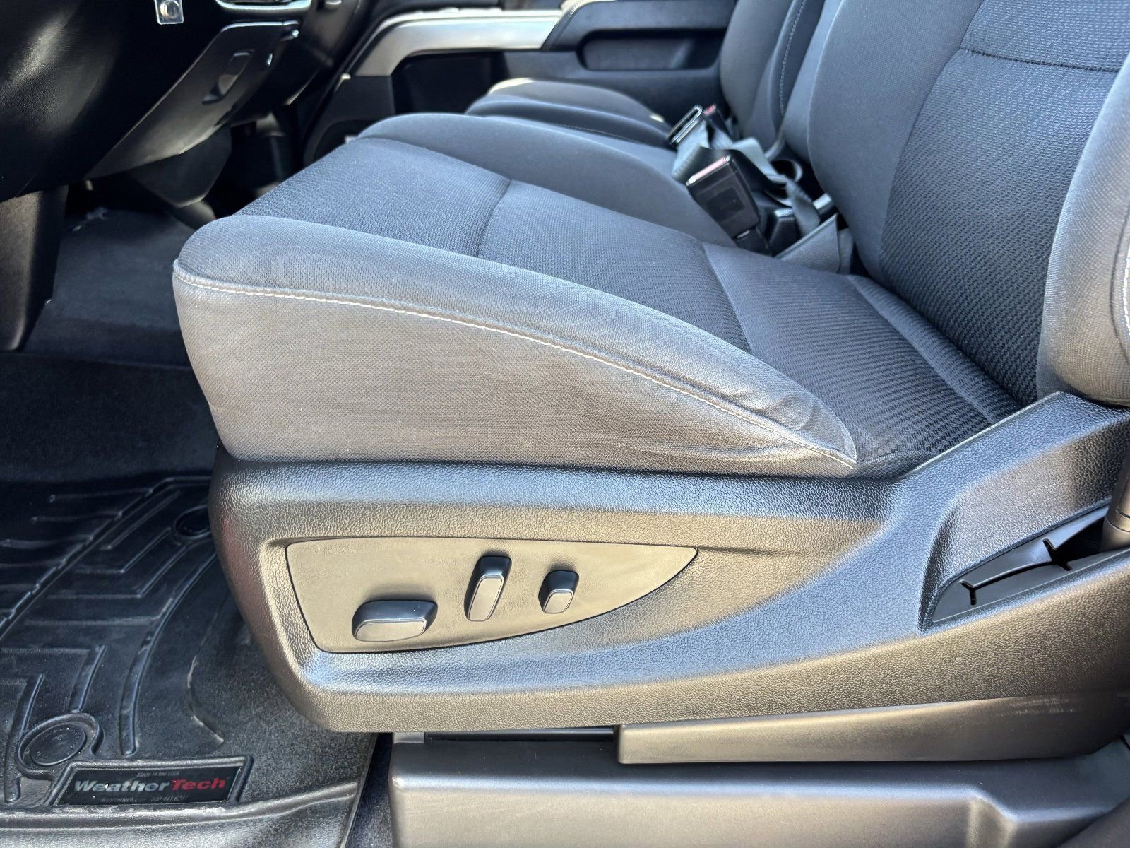 Used 2018 Chevrolet Silverado 1500 LT w/ All Star Edition RWD image 21