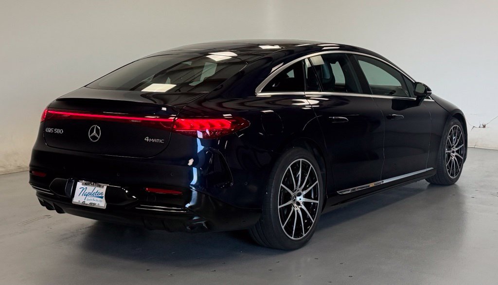 Used 2022 Mercedes-Benz EQS 580 4MATIC Sedan w/ Exclusive Trim Package image 3