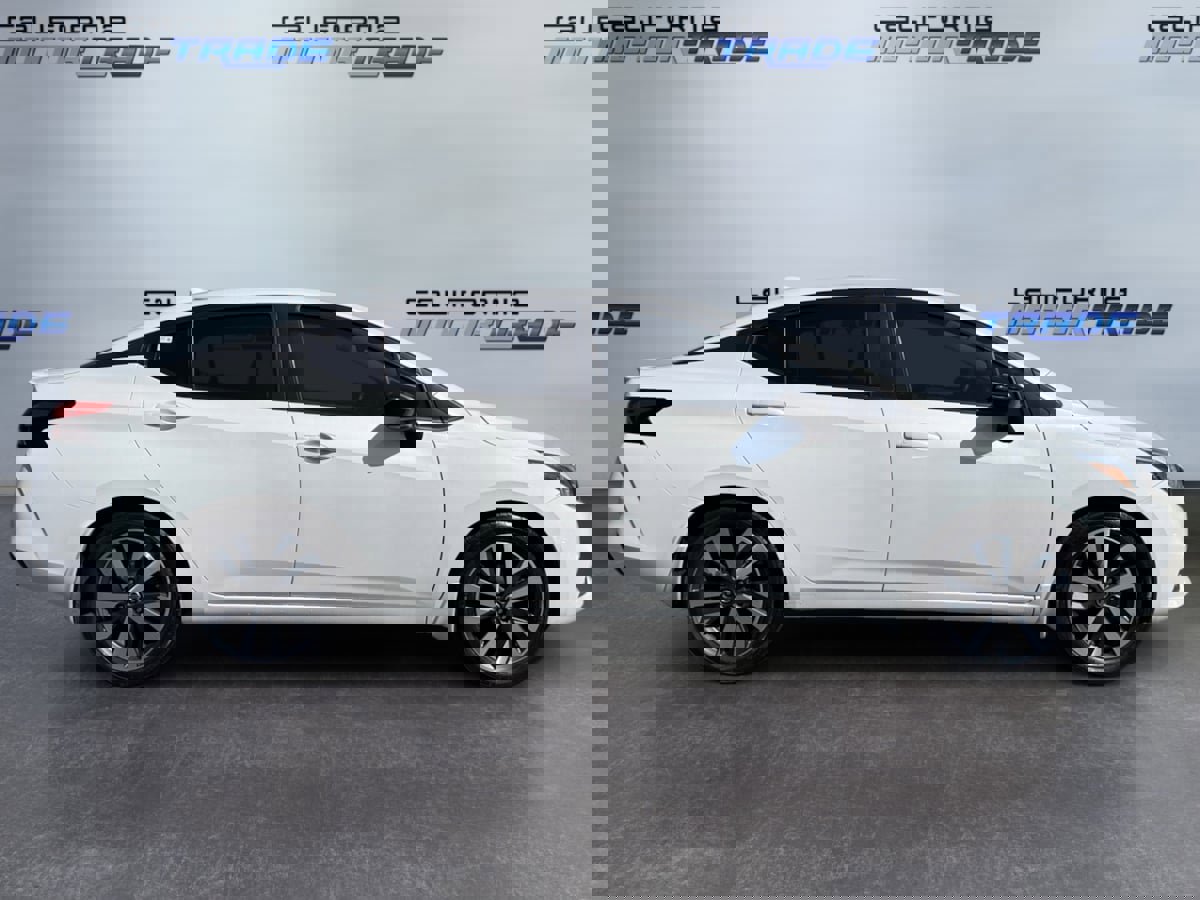 Used 2020 Nissan Versa SR image 4