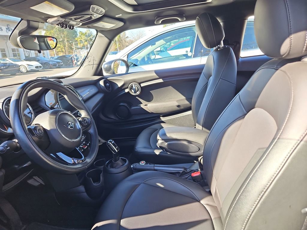 Used 2021 MINI Cooper 2-Door Hardtop image 7
