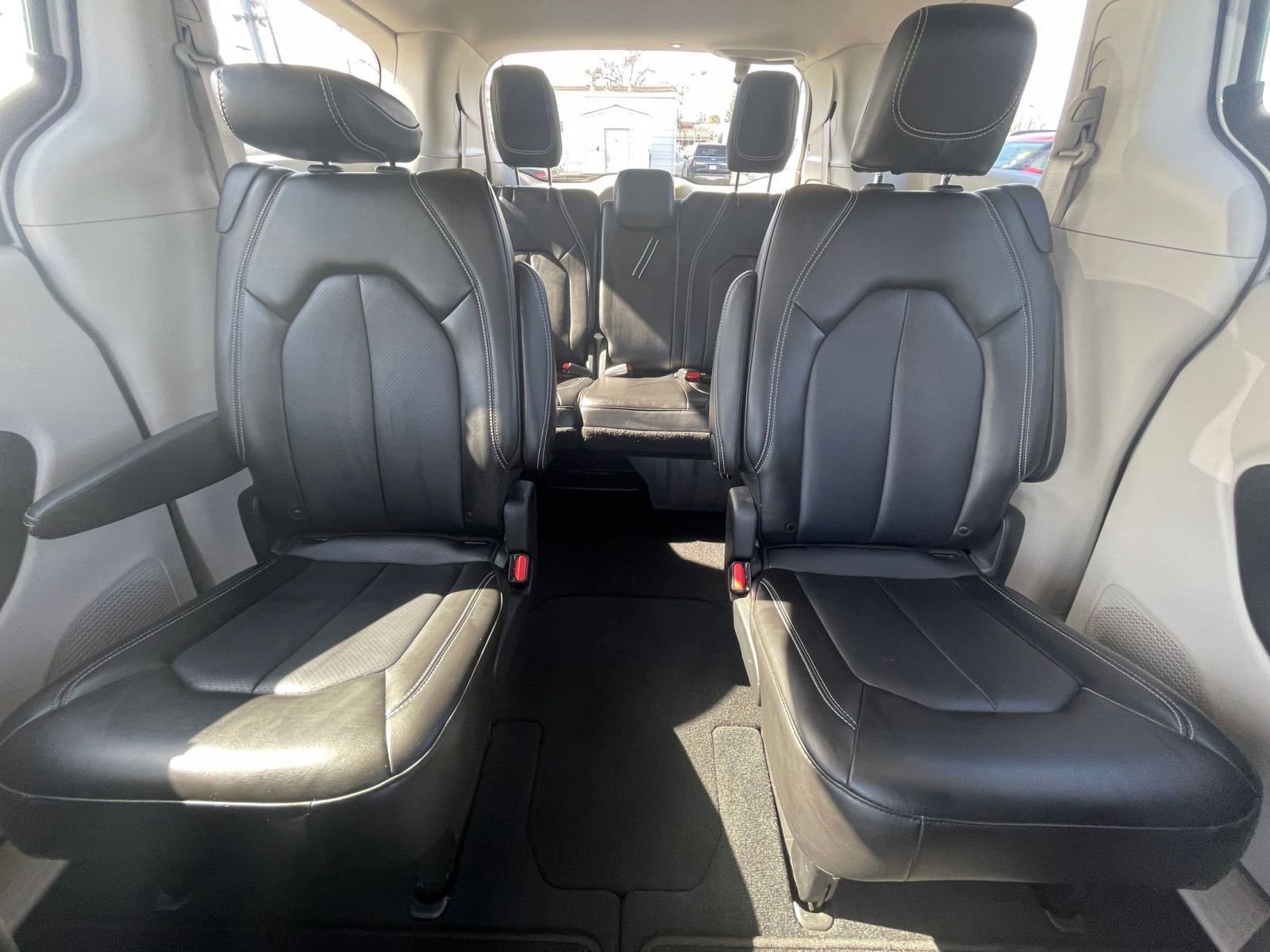 Used 2024 Chrysler Pacifica Touring-L image 35