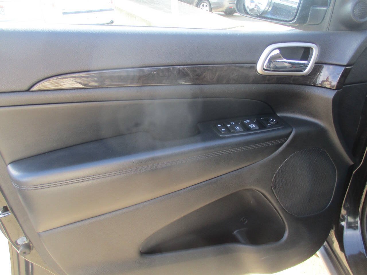 Used 2012 Jeep Grand Cherokee Laredo AWD/4WD image 11