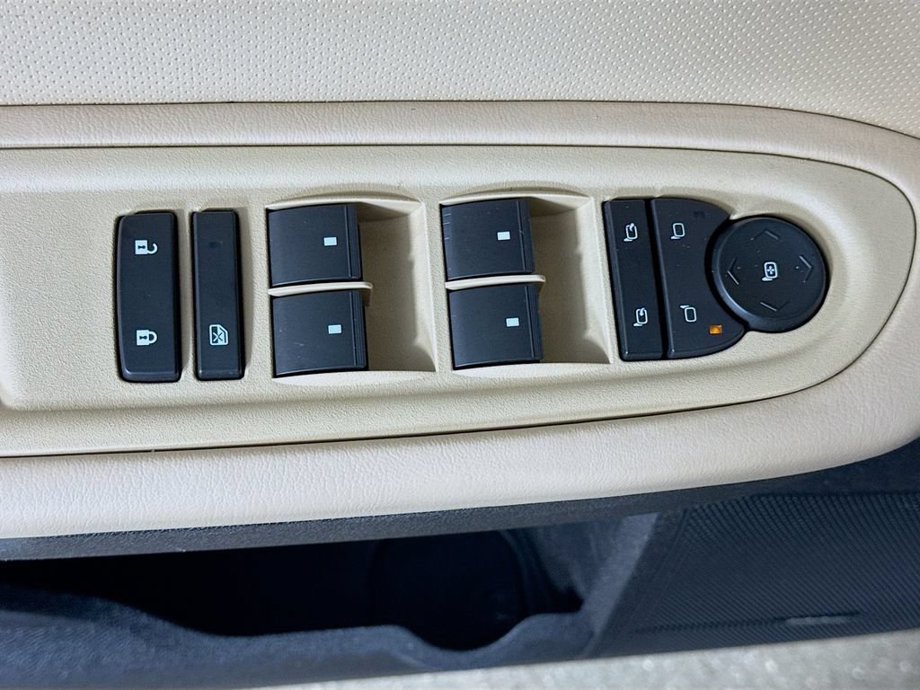 Used 2010 Chevrolet Traverse LTZ FWD image 16