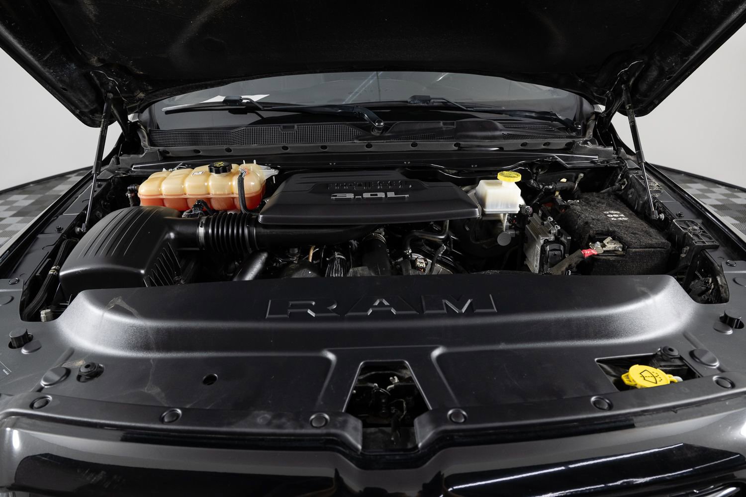 Used 2020 RAM 1500 Limited w/ Black Appearance Package image 45