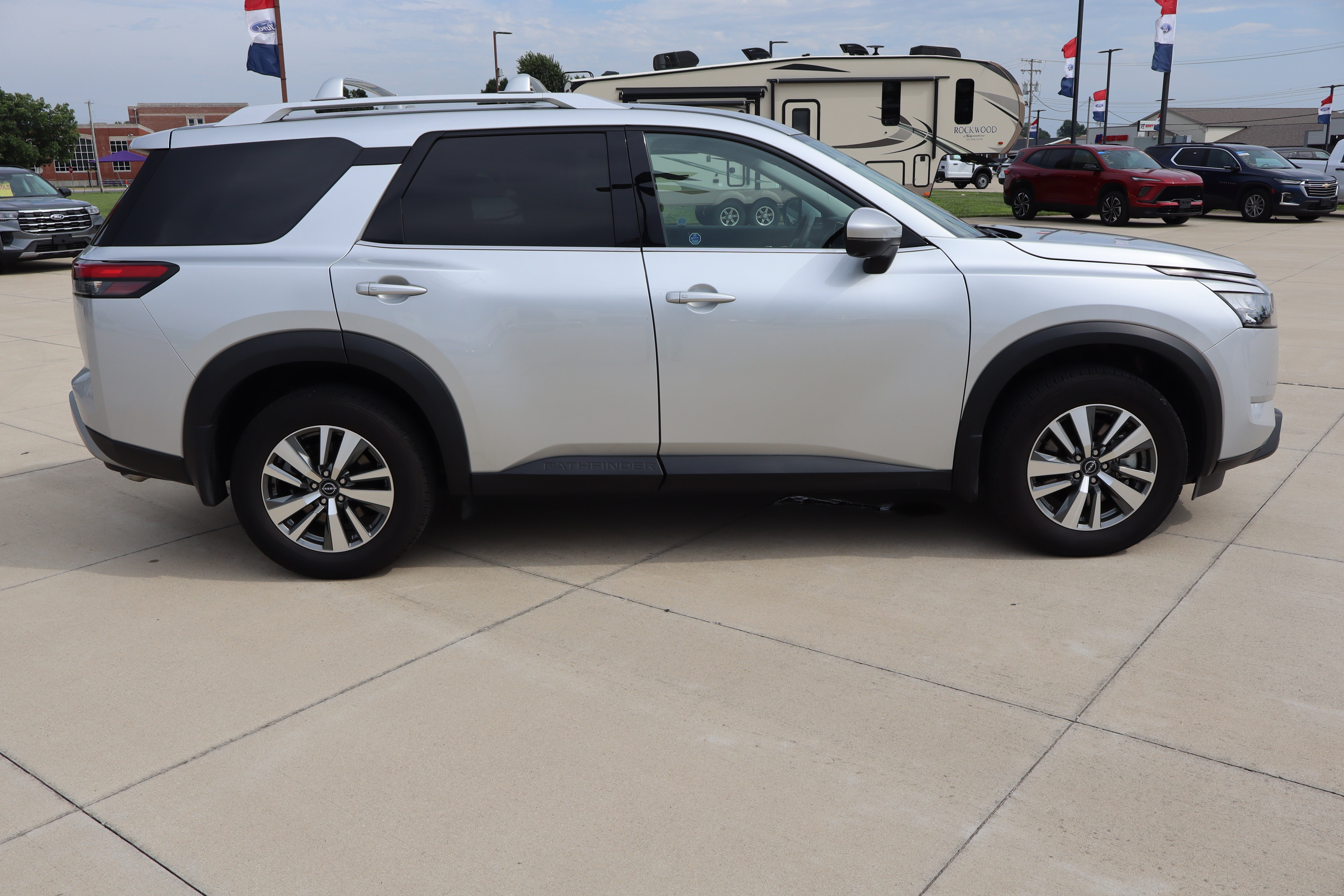 Used 2025 Nissan Pathfinder SL w/ Cargo Package AWD/4WD image 5