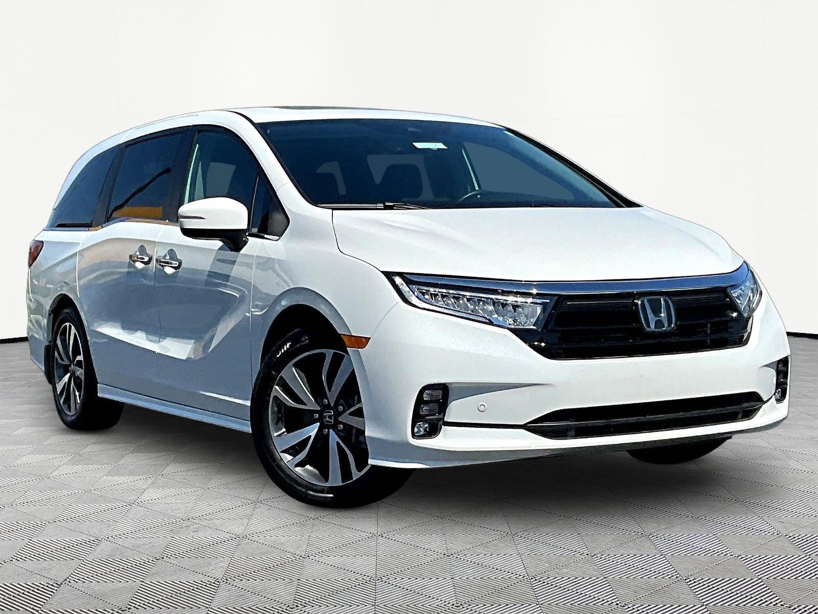 Used 2023 Honda Odyssey Touring image 3