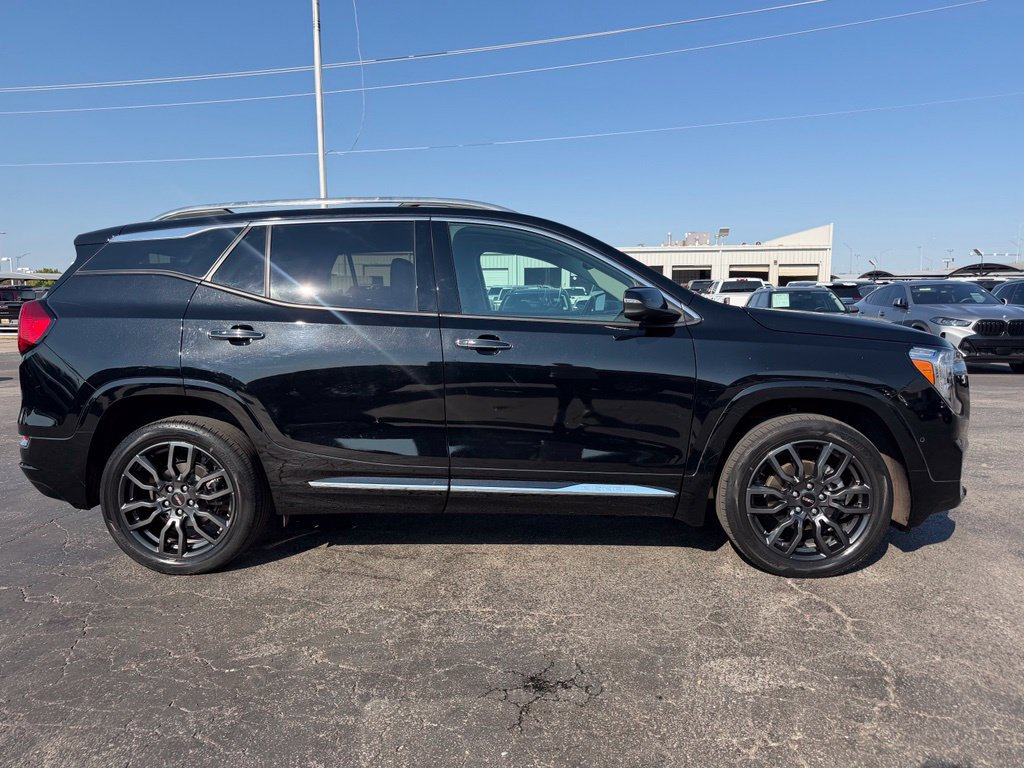 Used 2022 GMC Terrain Denali w/ Black Diamond Edition AWD/4WD image 4
