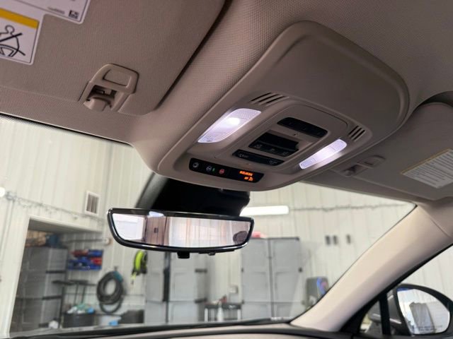 Used 2023 Buick Envision Avenir image 34