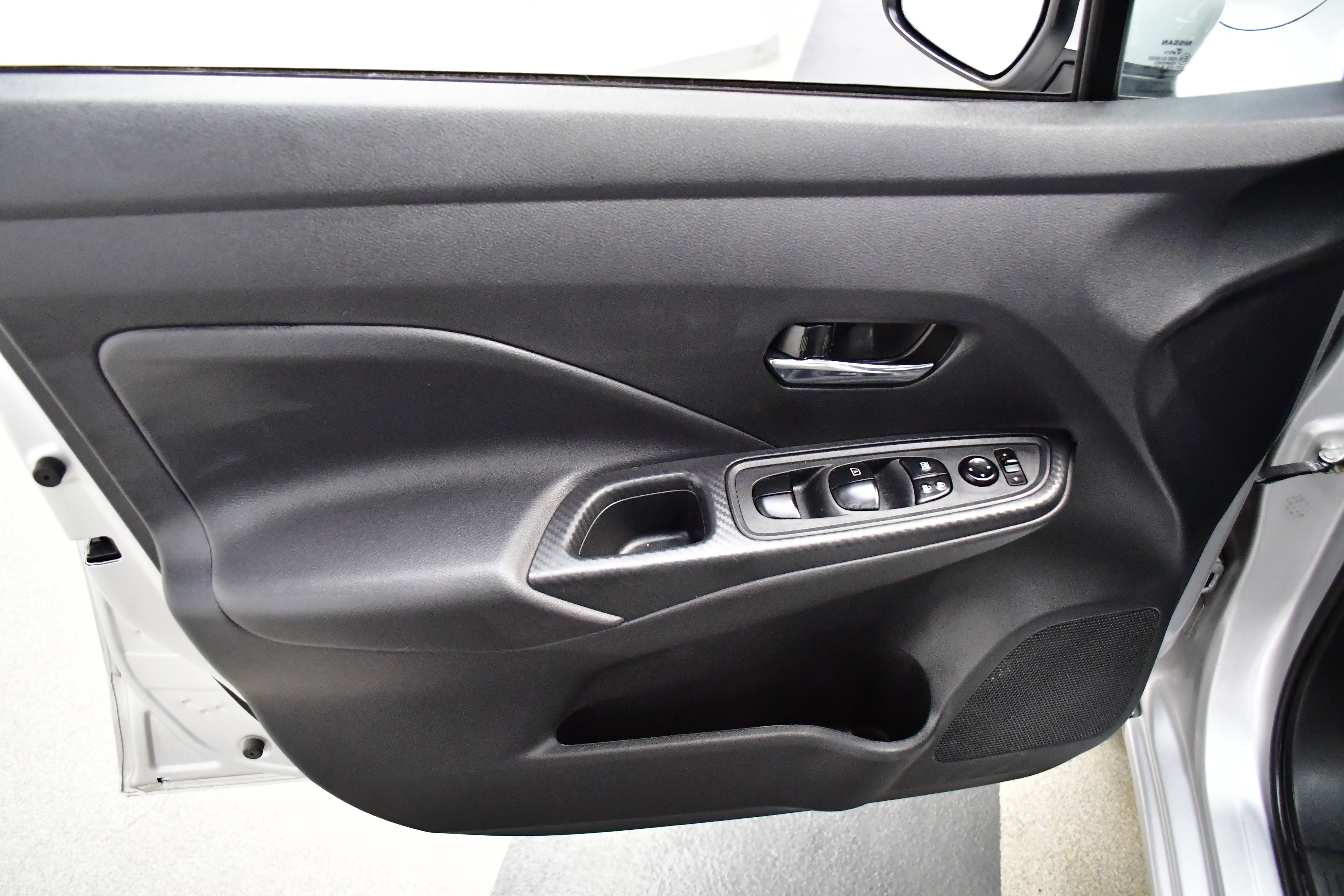 Used 2025 Nissan Versa SV image 16