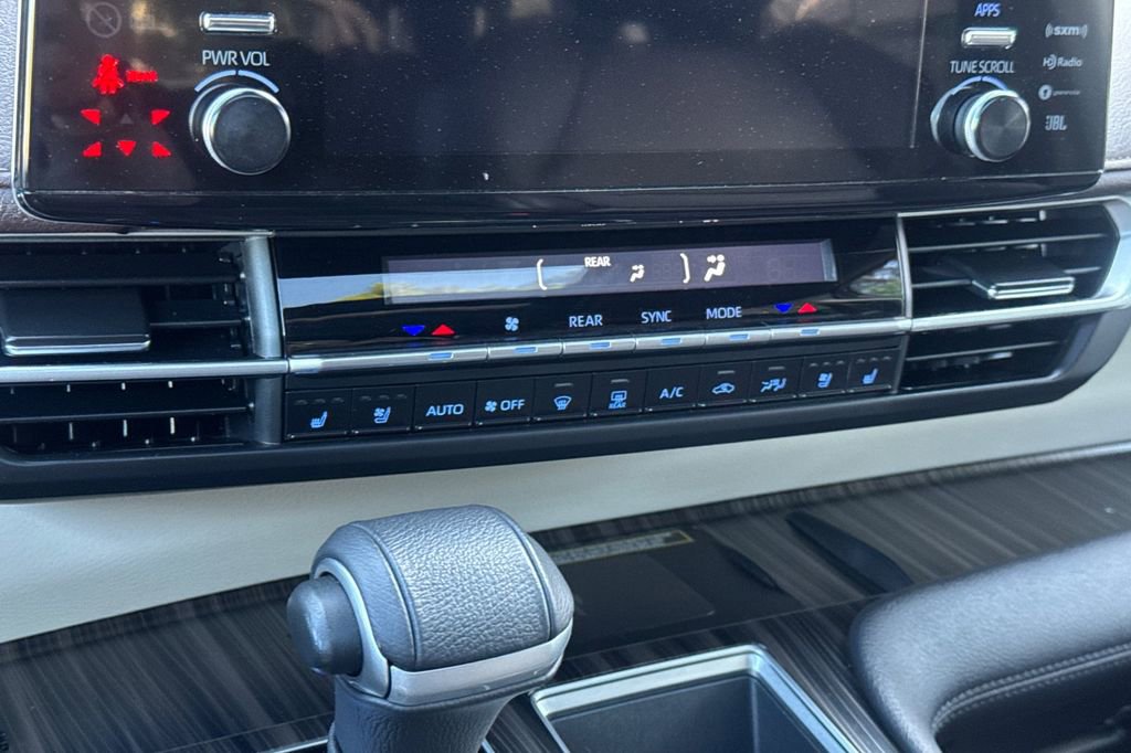 Certified 2023 Toyota Sienna Platinum image 20