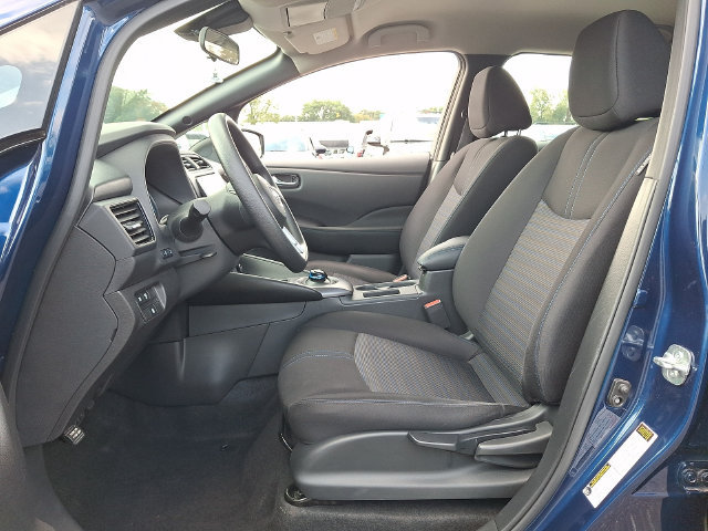 Used 2025 Nissan Leaf S FWD image 2