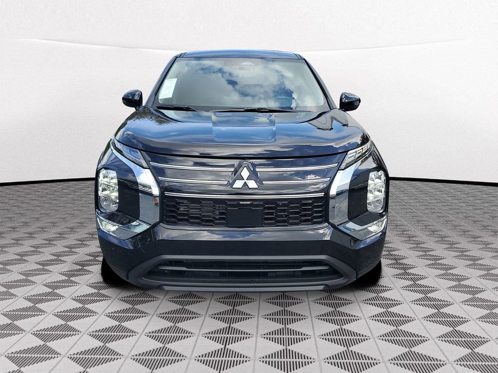 New 2026 Mitsubishi Outlander ES image 2