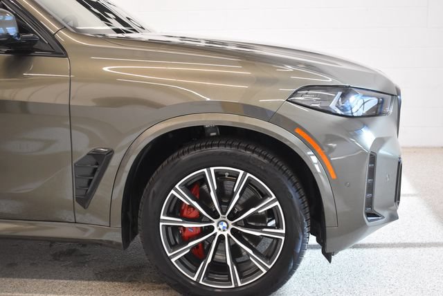 New 2026 BMW X5 xDrive40i w/ M Sport Package AWD/4WD image 13