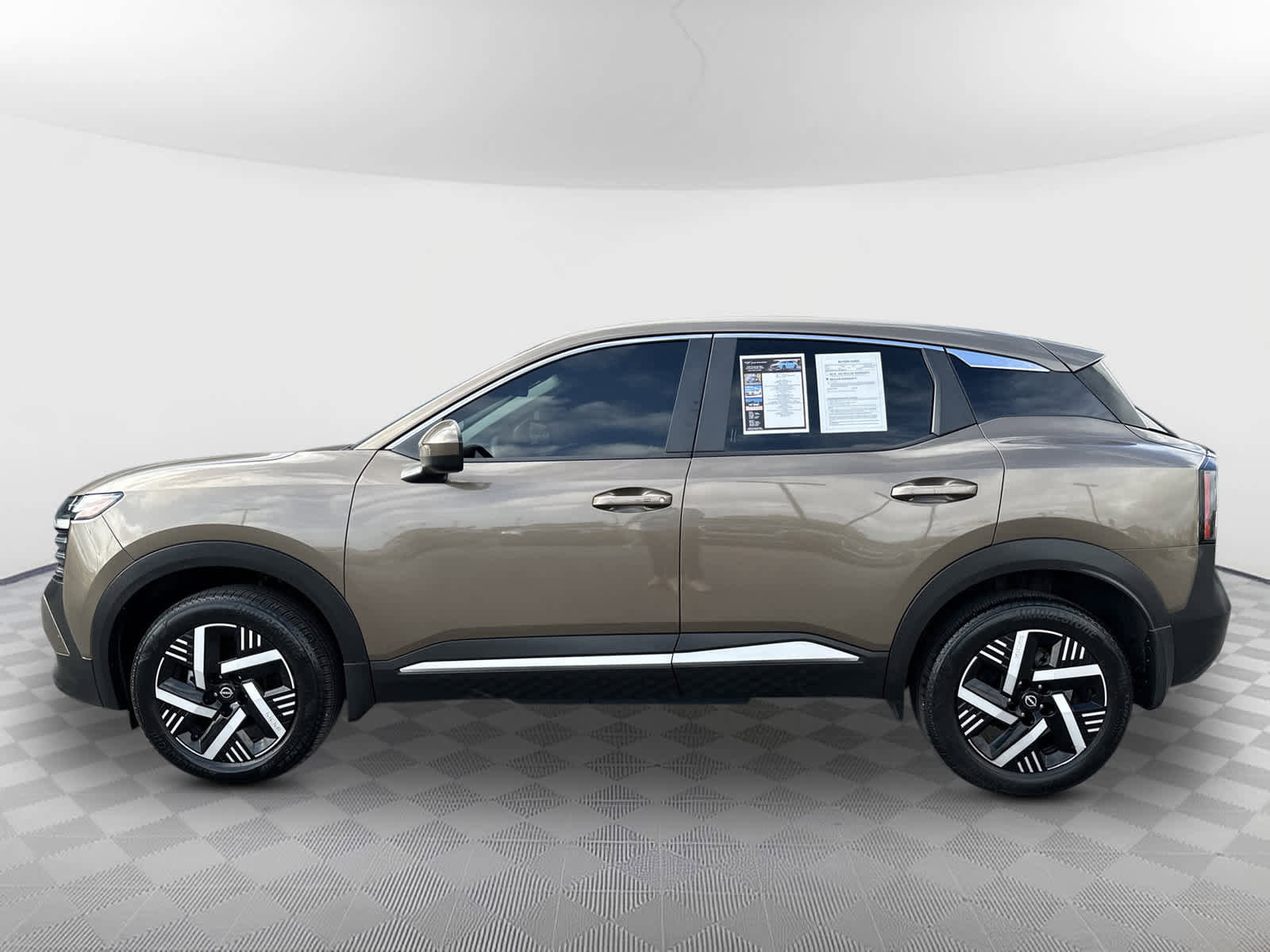 Used 2025 Nissan Kicks SV FWD image 4