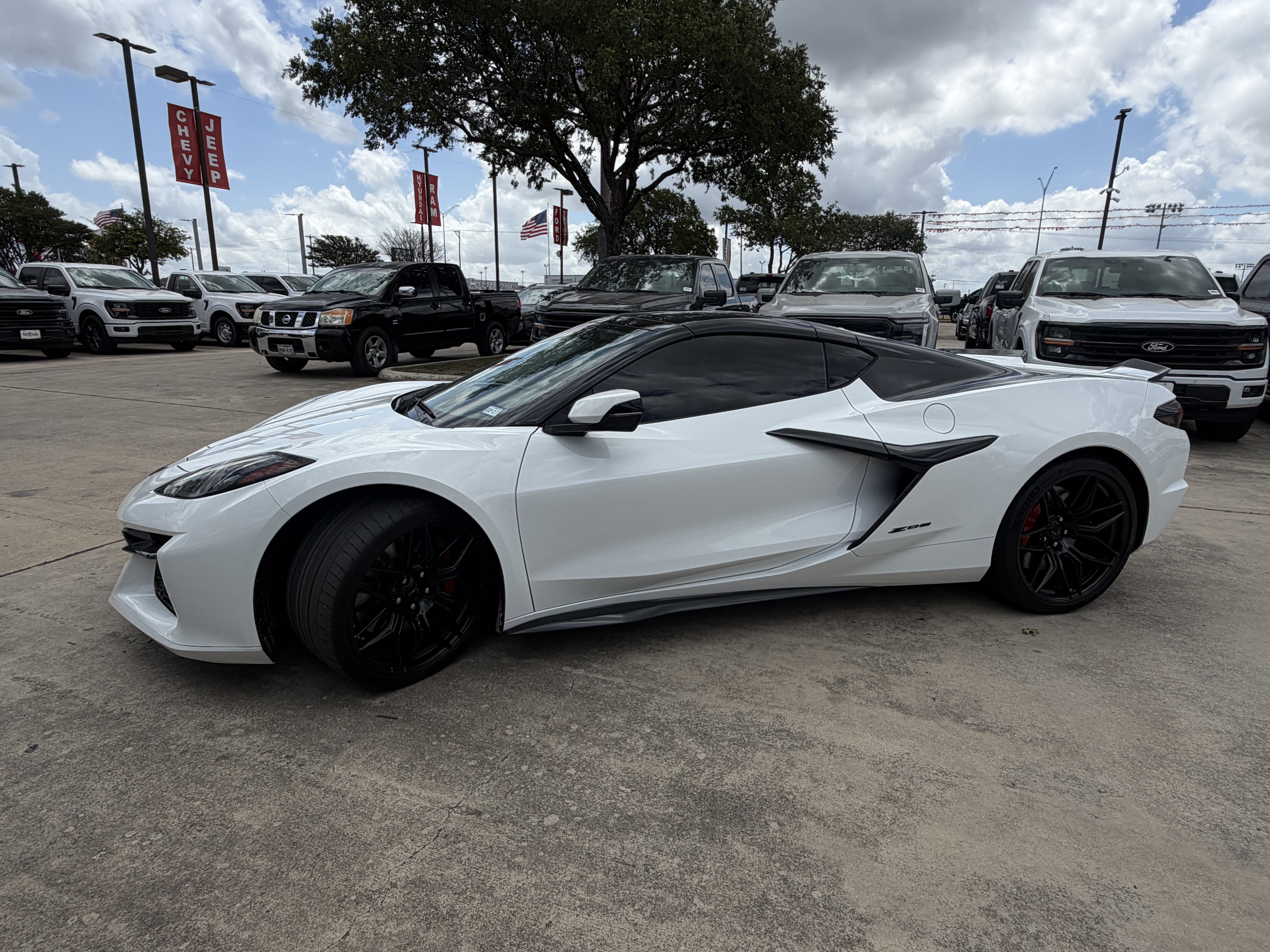 Used 2023 Chevrolet Corvette Z06 w/ Battery Protection Package RWD image 10