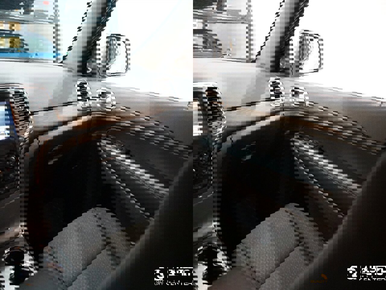 Used 2020 Jeep Grand Cherokee Laredo image 18